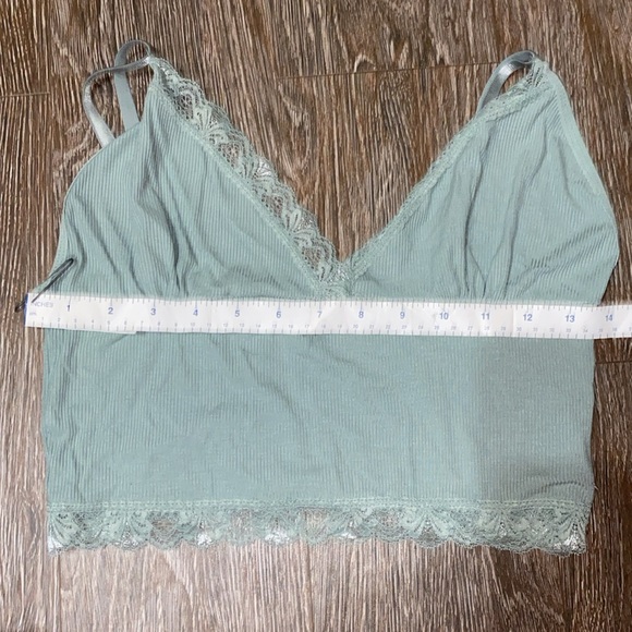 3 Small bralettes. No brand. Excellent used condition - Picture 6 of 9